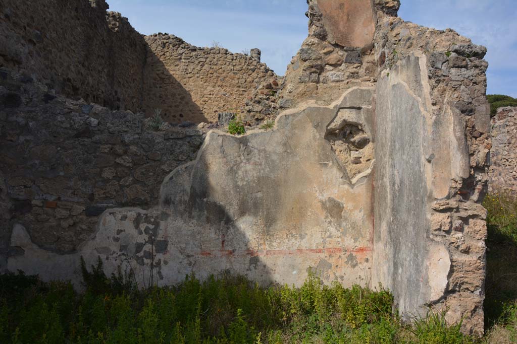 VI 15 5 Pompeii. March 2019. Room 22, north-east corner, with doorway into corridor 15, on right, in east wall.
Foto Annette Haug, ERC Grant 681269 DÉCOR.