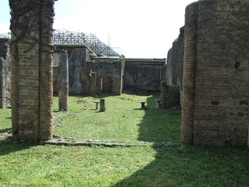 VI.15.5 Pompeii. March 2009. Room 23. Looking south across north portico to garden area.