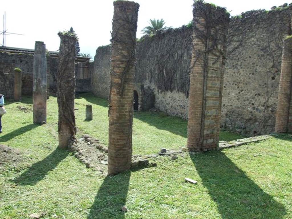 VI.15.5 Pompeii. March 2009. Room 13. North portico. Looking south west across garden.