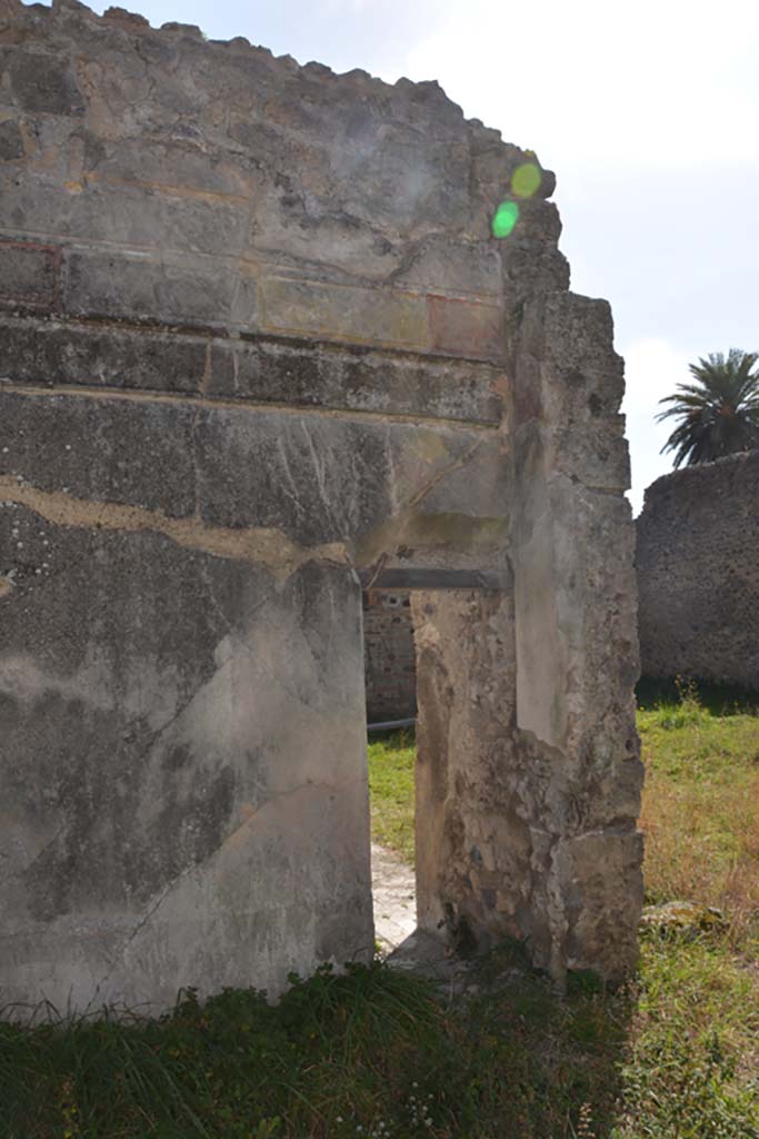 VI 15 5 Pompeii. March 2019.
Oecus 24, south wall at west end, with small doorway into tablinum 7.
Foto Annette Haug, ERC Grant 681269 DÉCOR.