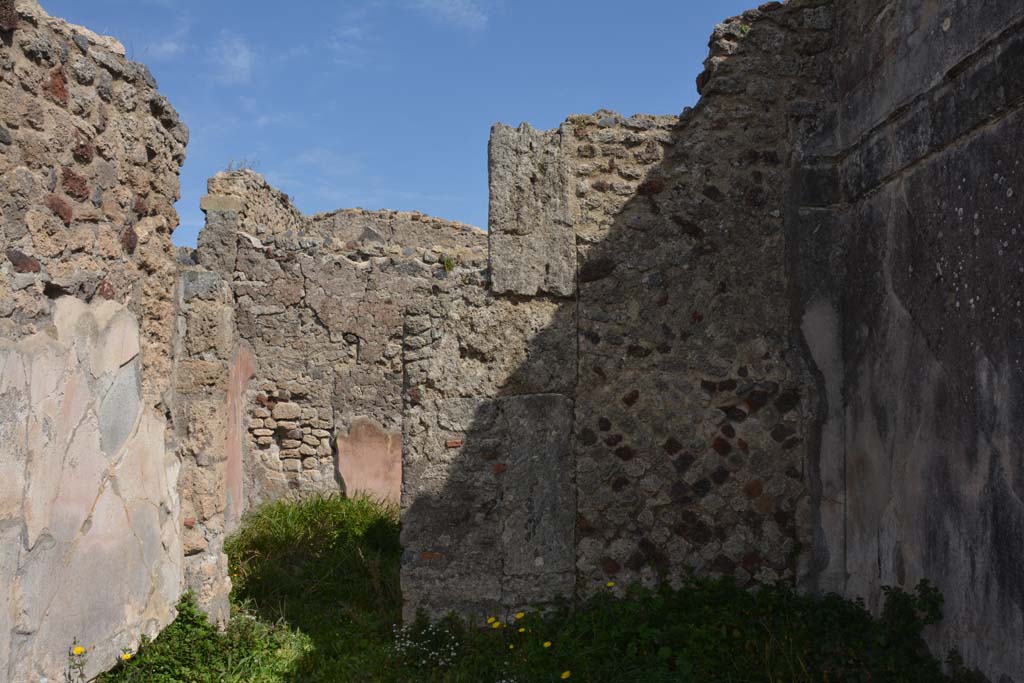 VI 15 5 Pompeii. March 2019. Oecus 24, looking towards east wall, with doorway into north ala 6.
Foto Annette Haug, ERC Grant 681269 DÉCOR.