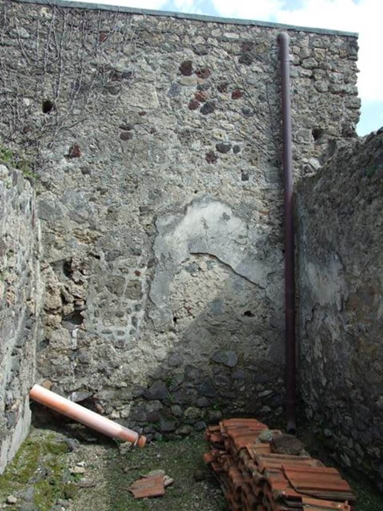 VI.15.6 Pompeii. March 2009. Room 11. Storeroom. East wall.