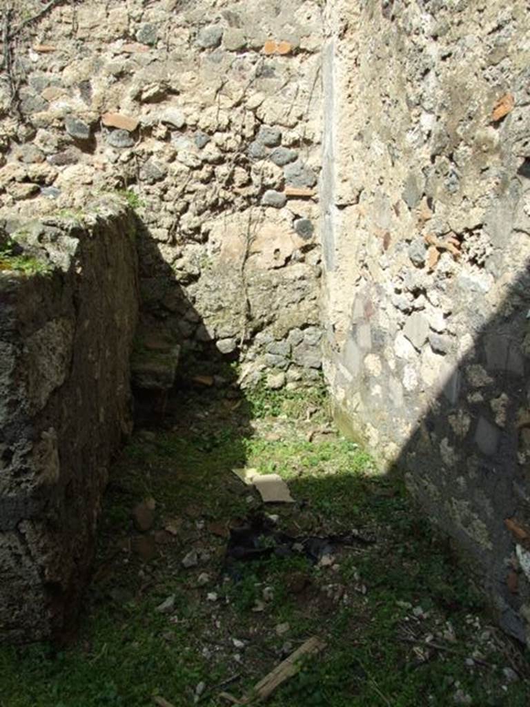VI.15.6 Pompeii. March 2009. Room 14. Latrine, in north east corner of kitchen or courtyard.