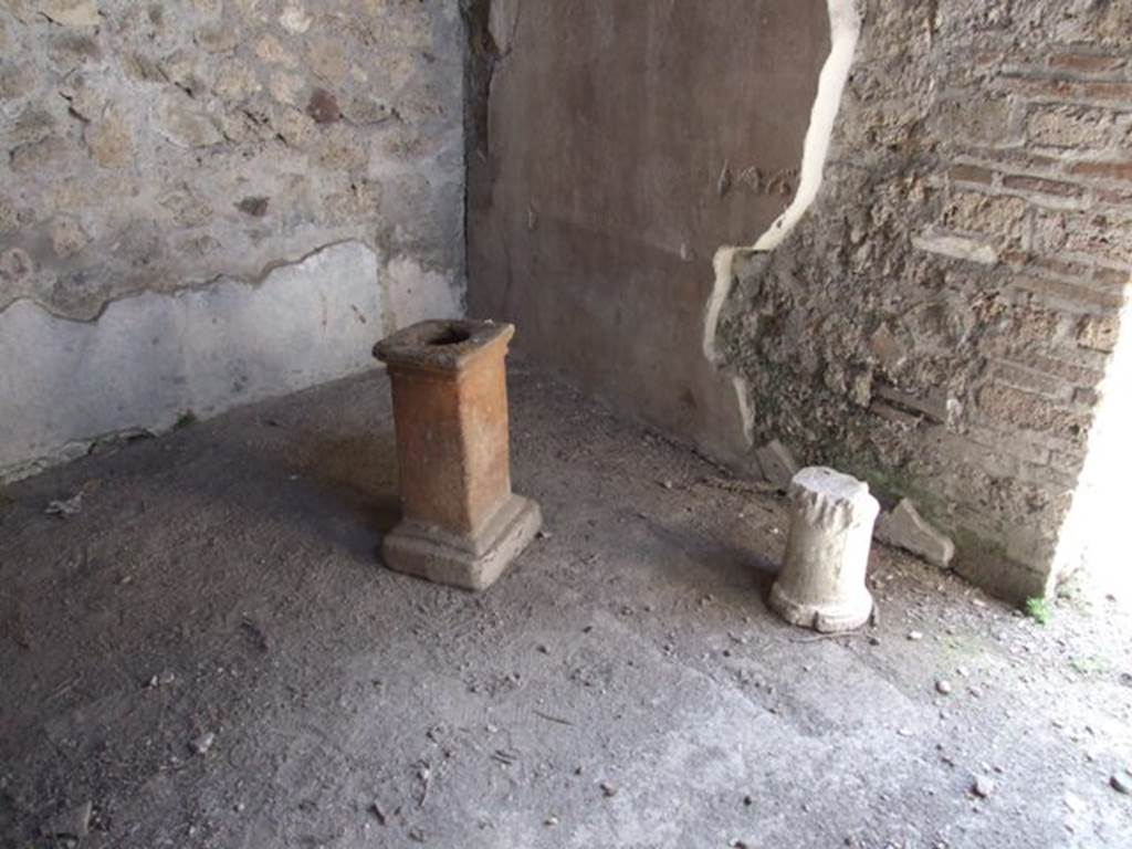 VI.15.6 Pompeii. March 2009. Room 15. Triclinium. South west corner.