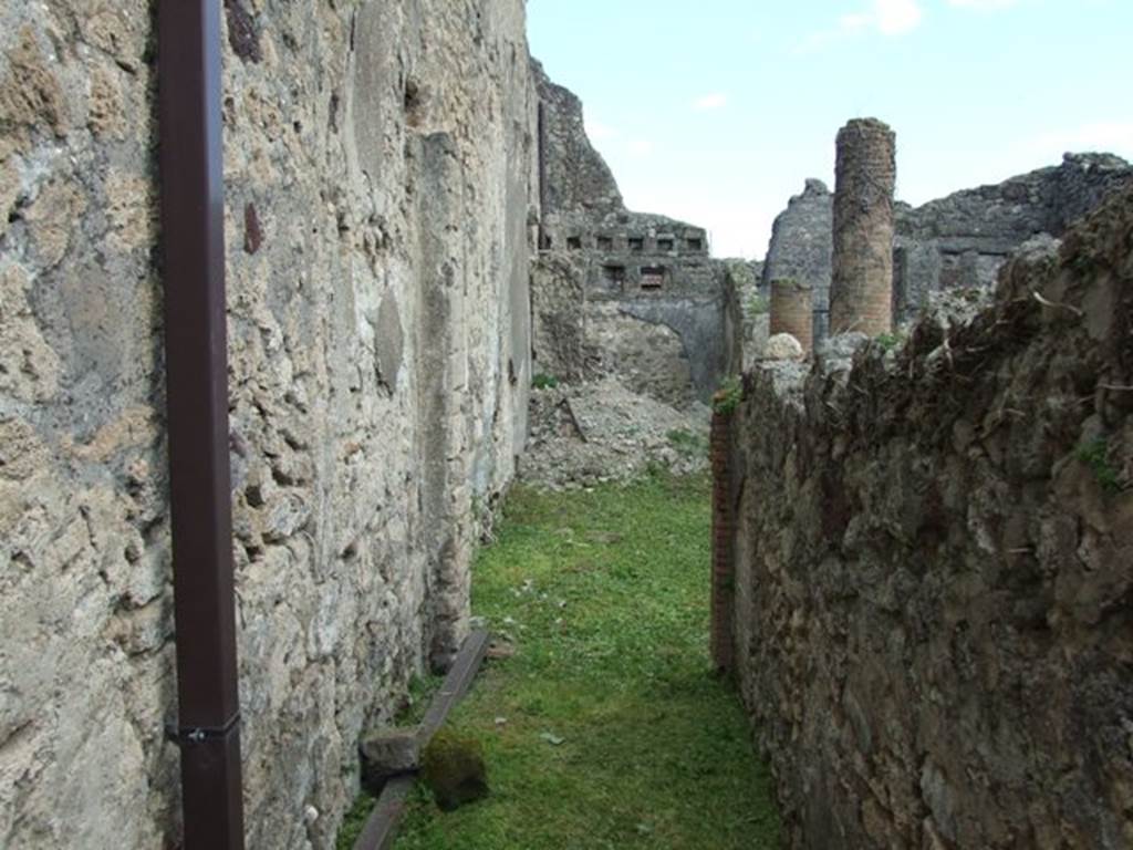VI.15.6 Pompeii. March 2009. Room 6. Corridor looking east to atrium.