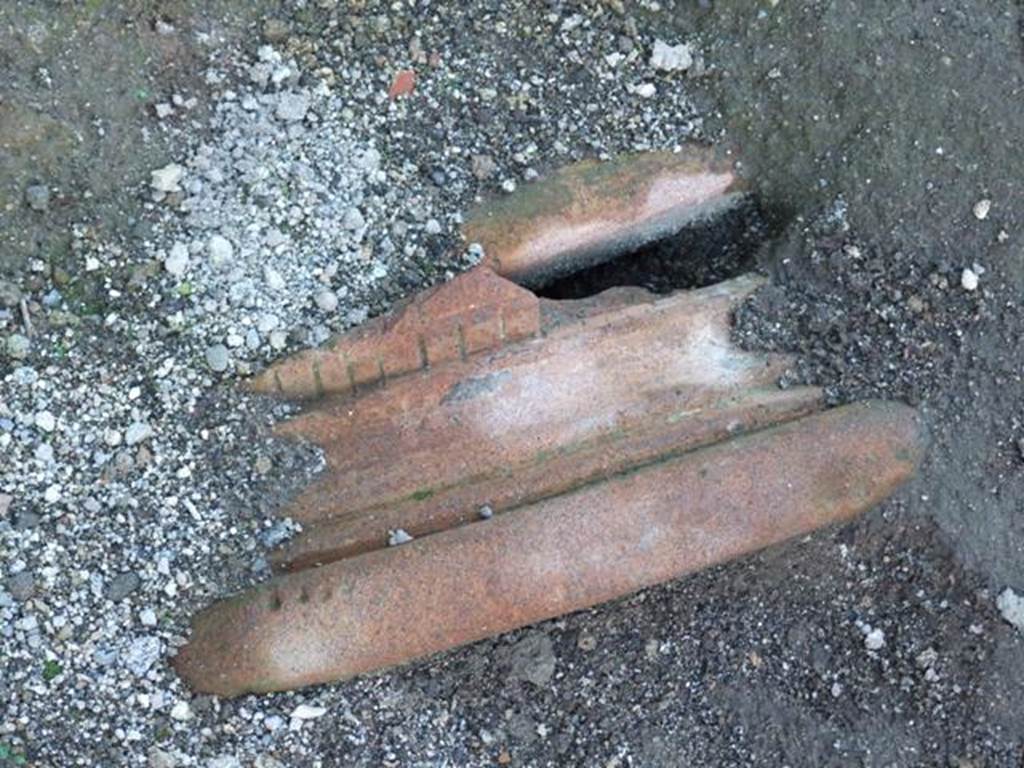 Pompeii. Close up of terracotta pot or base buried in pavement between VI.15.6 and VI.15.7. December 2007.