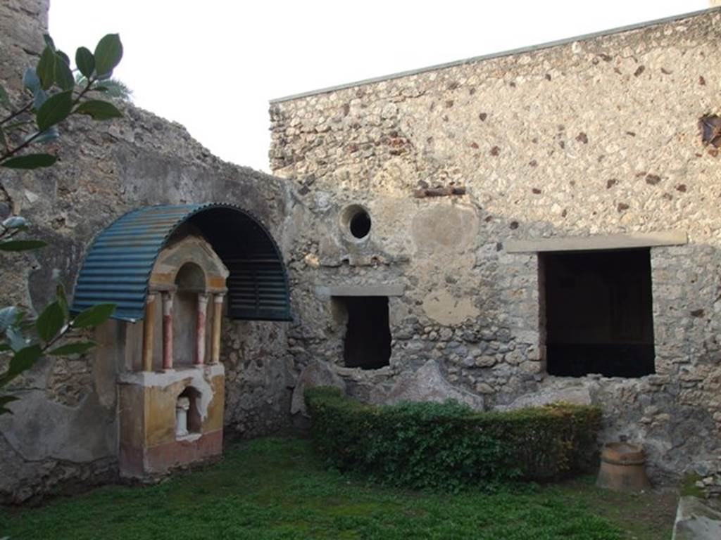 VI.15.8 Pompeii. December 2007. Looking north in the garden towards windows of cubiculum and tablinum.