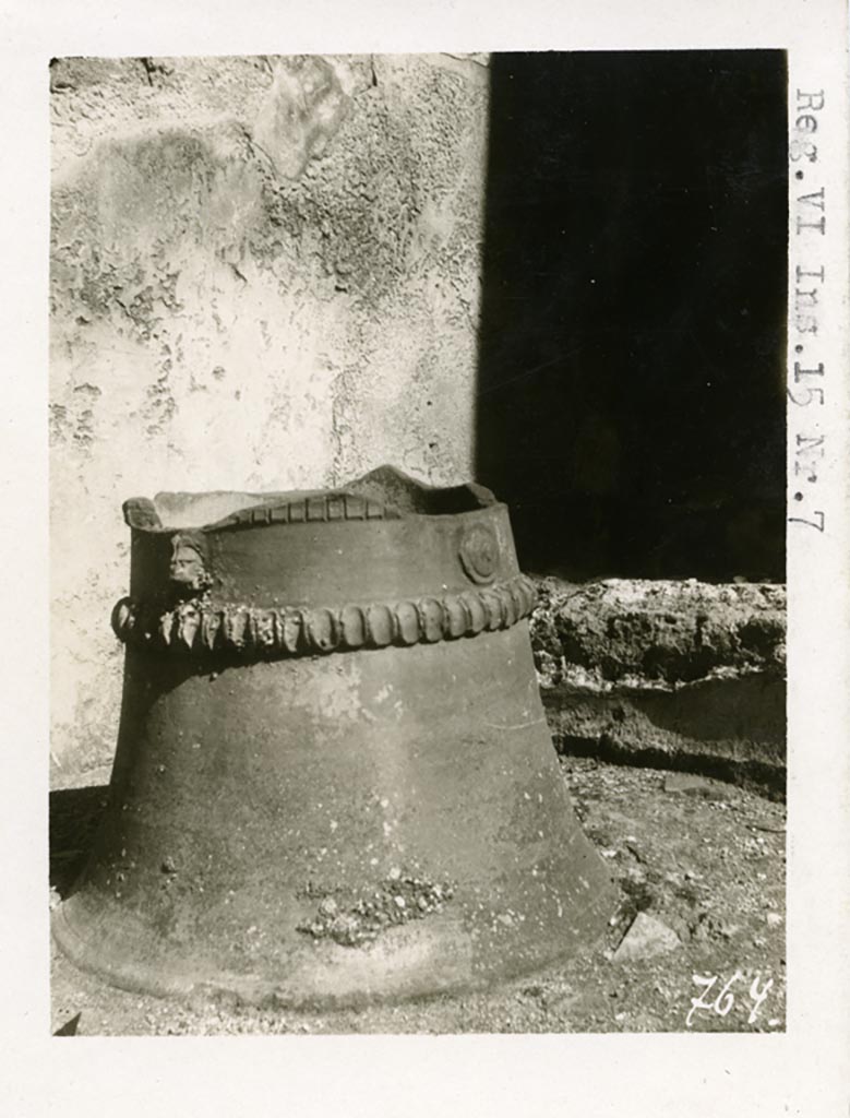 VI.15.8 Pompeii, but shown as VI.15.7 on photo. Pre-1937-39. Terracotta puteal.
Photo courtesy of American Academy in Rome, Photographic Archive. Warsher collection no. 764.