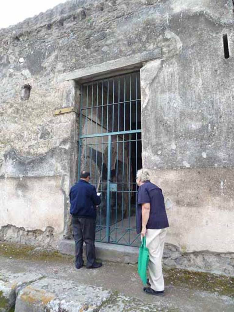 VI.15.8 Pompeii. May 2010. Entrance doorway. According to NdS, the doorjambs were of limestone. See Notizie degli Scavi, January 1897, p.34 (note the two linked entrances 7/8 are described as VI.15.8/9)
