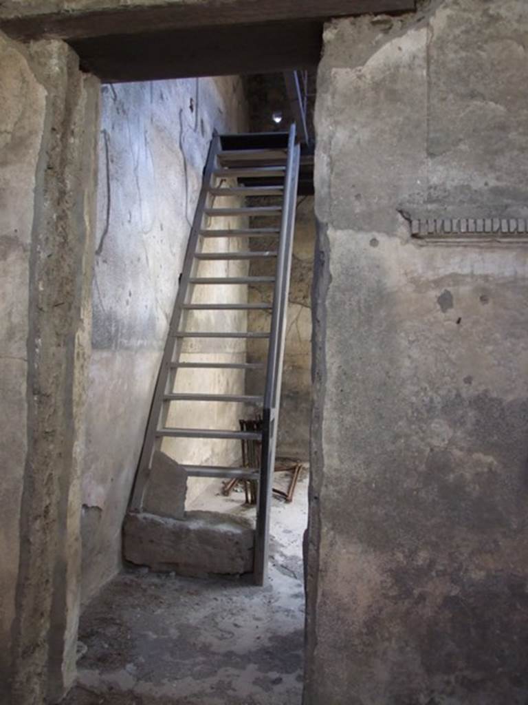 VI.15.9 Pompeii. March 2009. West wall of cubiculum, with doorway into atrium. Looking west.