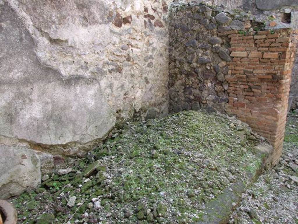 VI.15.9 Pompeii. March 2009. Kitchen area. Area without roof, or lightwell. to give daylight, to the services area.