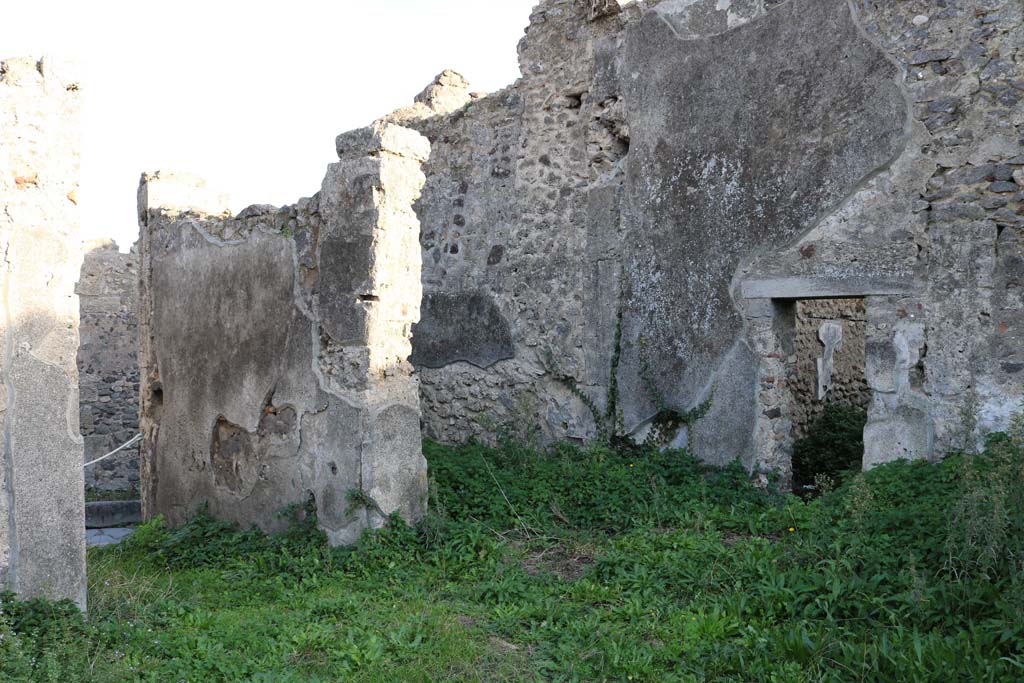 VI.15.12, Pompeii. December 2018. The entrance corridor is seen on the left, looking east.
Looking towards south wall of atrium, with linking doorway into rear room of VI.15.11. Photo courtesy of Aude Durand.
