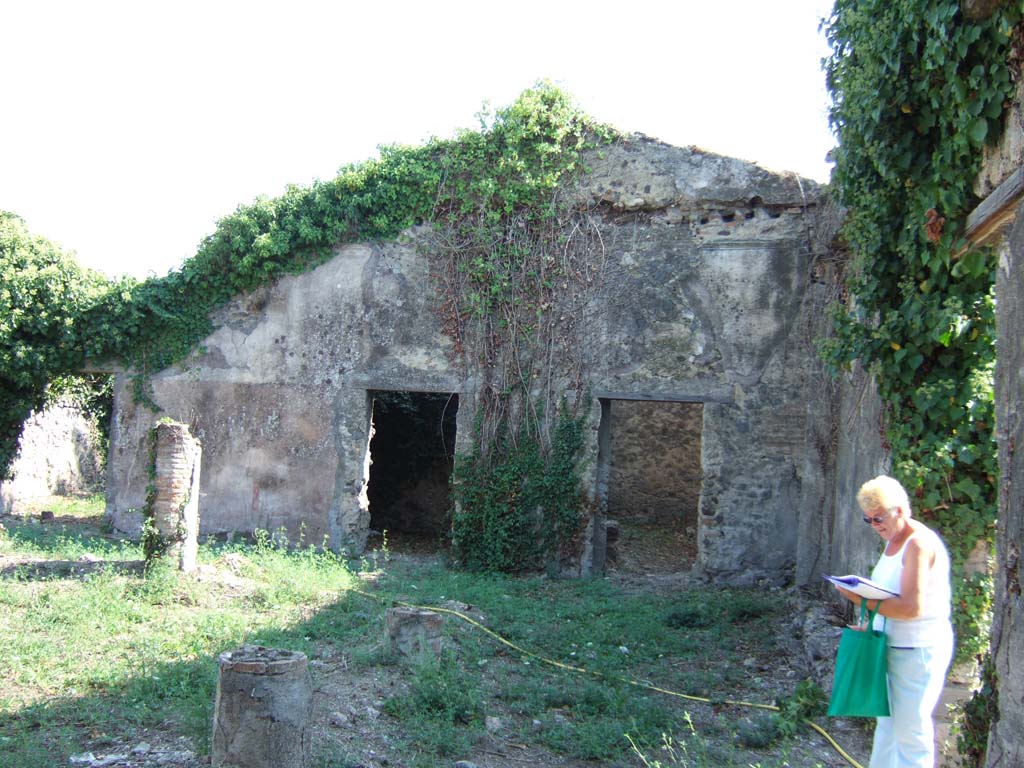 VI.15.23 Pompeii. September 2005. Looking south along west side of portico of peristyle, from near entrance doorway.
According to NdS, under the south portico near the pilaster dividing the two doorways (centre), a cupboard was found containing many small objects.
See Notizie degli Scavi di Antichità, 1896, (p.473).