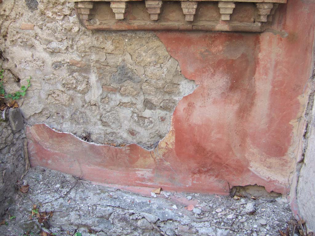 VI.15.23 Pompeii. September 2005.
Painted west wall beneath the lararium. Part of the painted altar and some of the two serpents can still be seen.