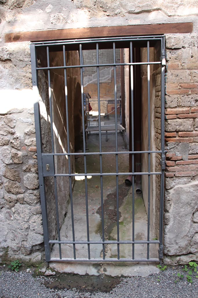 VI.15.27 Pompeii. October 2023.
Looking north through doorway into corridor leading to atrium. Photo courtesy of Klaus Heese.