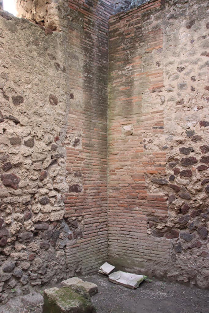 VI.15.27 Pompeii. October 2023.
East wall with high window, and south-east corner of stable. Photo courtesy of Klaus Heese.