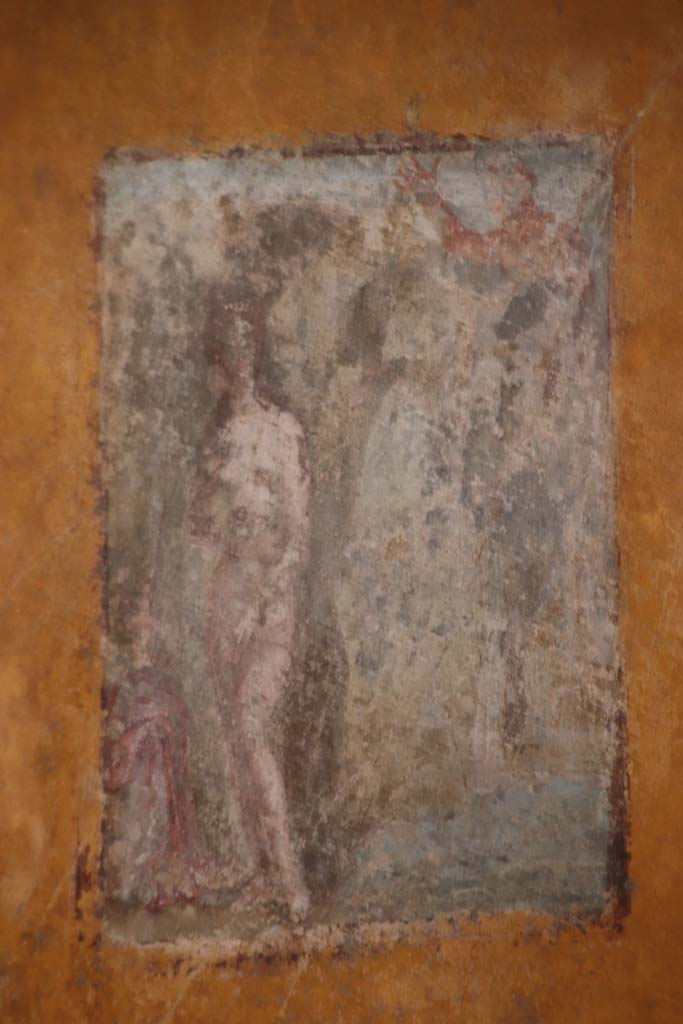 VI.16.7 Pompeii. September 2021.
Room R, central wall painting of Diana and Actaeon on the south wall. Photo courtesy of Klaus Heese.