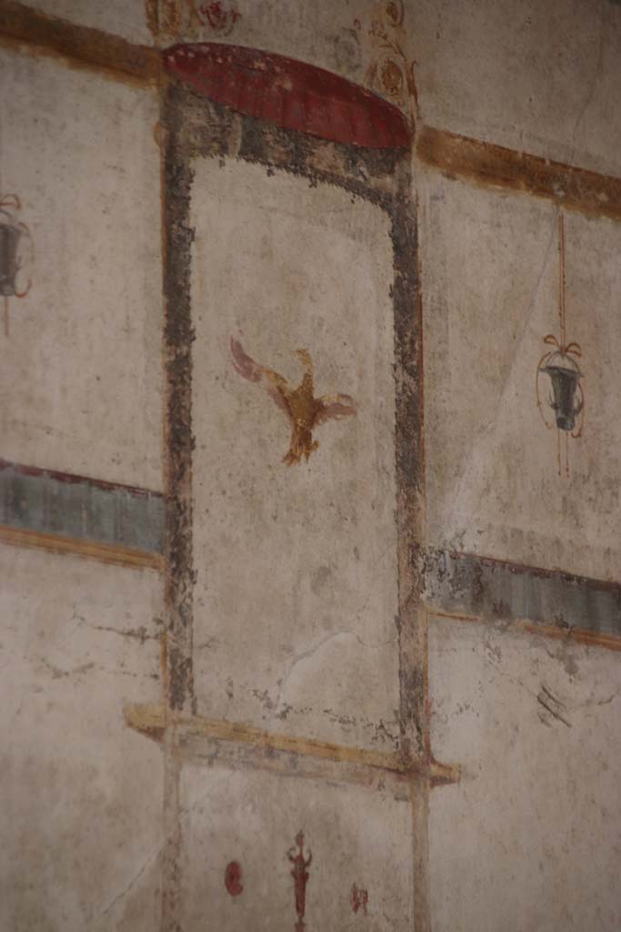 VI.16.7 Pompeii. September 2021.
Detail of painted decoration from upper south wall in south-west corner. Photo courtesy of Klaus Heese.