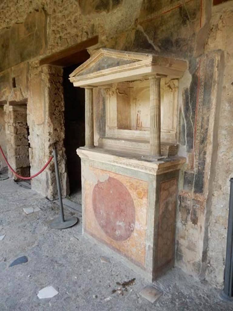 VI.16.7, Pompeii, May 2018. Room F, north portico. Household lararium.
Photo courtesy of Buzz Ferebee.