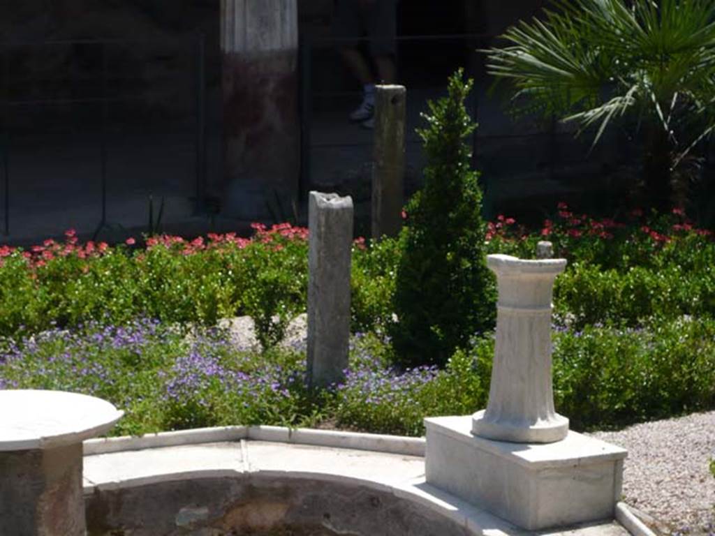 VI.16.7 Pompeii. June 2013. Garden area and pool, looking south from north portico.
Photo courtesy of Buzz Ferebee.