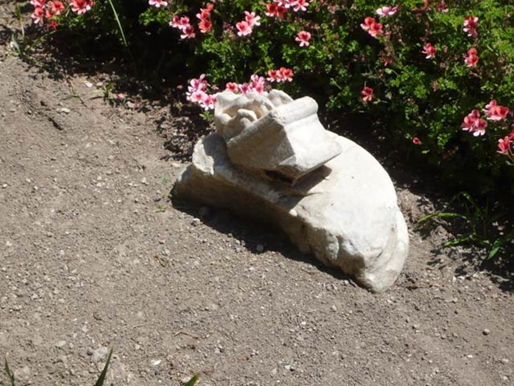 VI.16.7 Pompeii. June 2013. Item in corner of garden area, after restoration.
Photo courtesy of Buzz Ferebee.