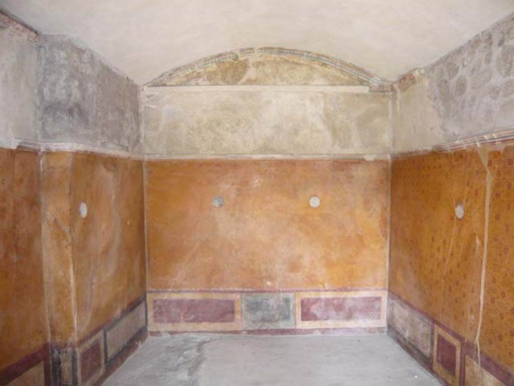 VI.16.7 Pompeii. June 2013. Room I, north end with sites for four glass medallions, after restoration.
Photo courtesy of Buzz Ferebee.