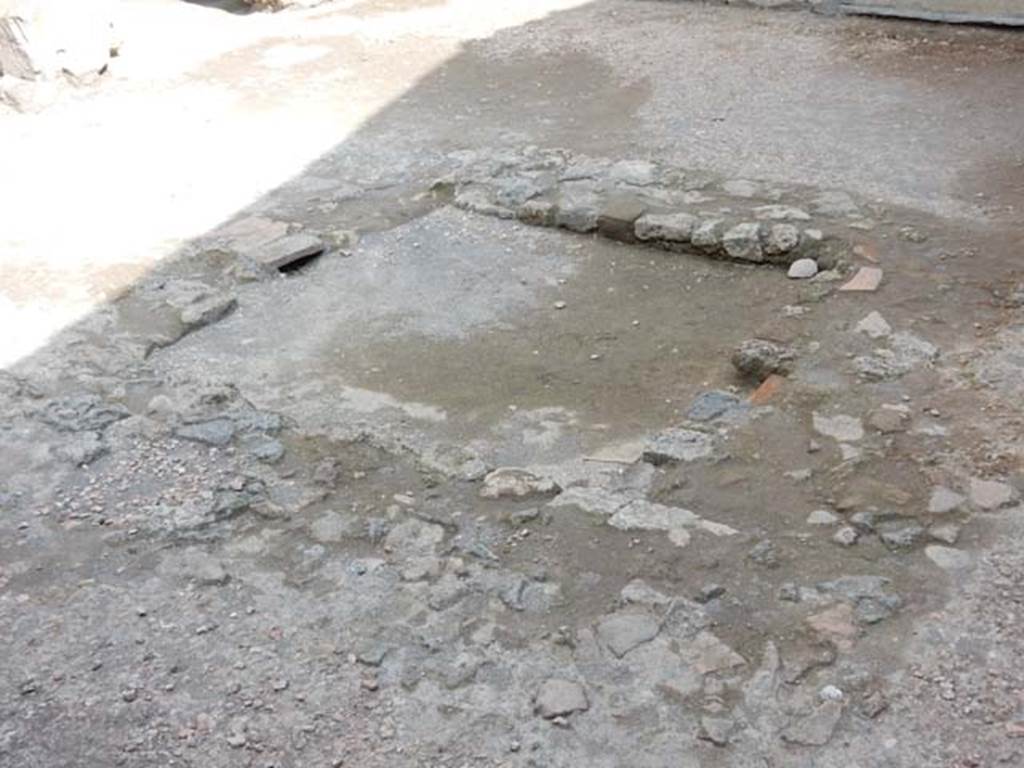 VI.16.7 Pompeii. May 2016. Impluvium in room B, atrium. Photo courtesy of Buzz Ferebee.