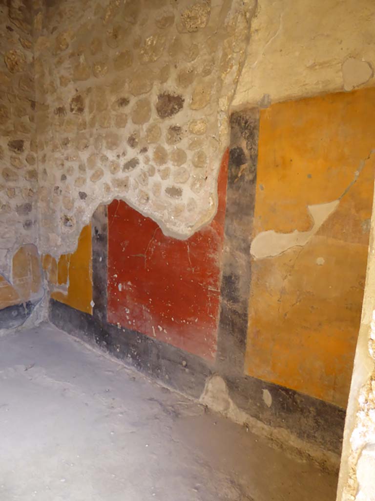 VI.16.7 Pompeii. September 2015. Cubiculum D, looking east along south wall from doorway.
Foto Annette Haug, ERC Grant 681269 DÉCOR.