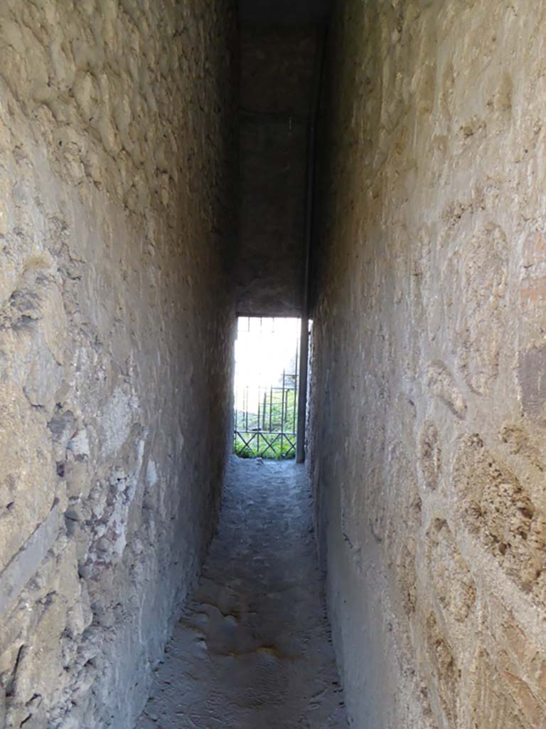 VI.16.7 Pompeii. September 2015. Looking east along corridor 01.
Foto Annette Haug, ERC Grant 681269 DÉCOR.