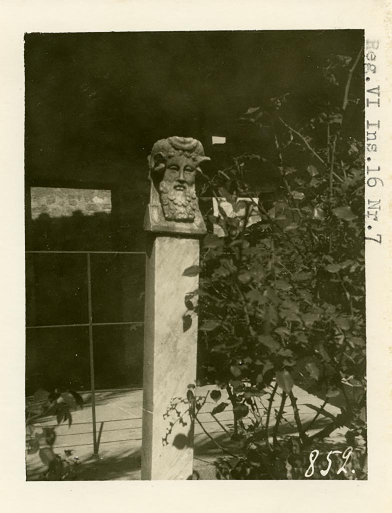 VI.16.7 Pompeii. Pre-1937-39. Marble herm.
Photo courtesy of American Academy in Rome, Photographic Archive. Warsher collection no. 858.