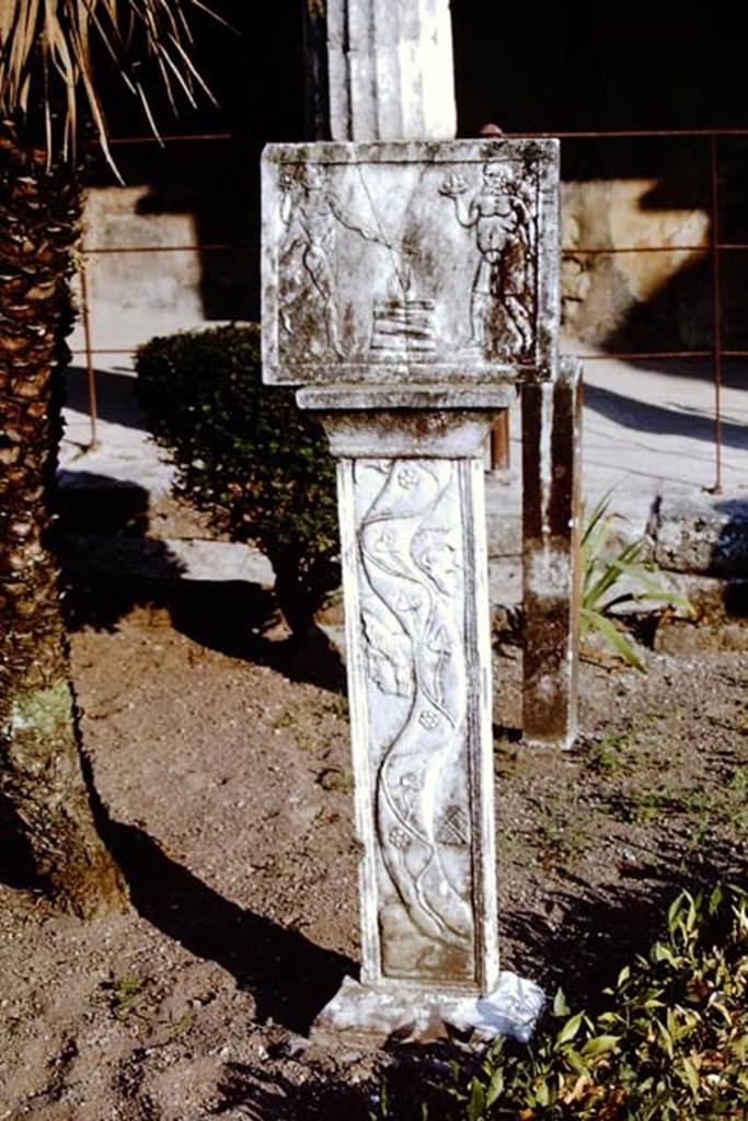 VI.16.7 Pompeii. 1966. Flat post with rectangular relief. Photo by Stanley A. Jashemski.
Source: The Wilhelmina and Stanley A. Jashemski archive in the University of Maryland Library, Special Collections (See collection page) and made available under the Creative Commons Attribution-Non Commercial License v.4. See Licence and use details.
J66f0254
