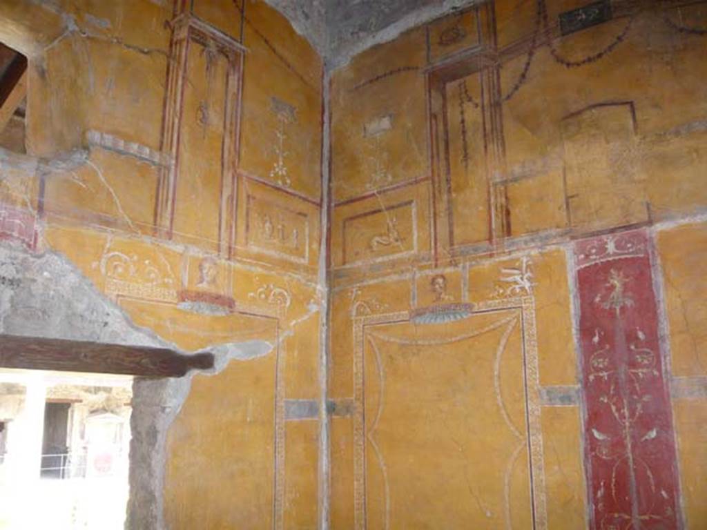 VI.16.7 Pompeii. June 2013. Room N, north-east corner and east wall, after restoration.
Photo courtesy of Buzz Ferebee.