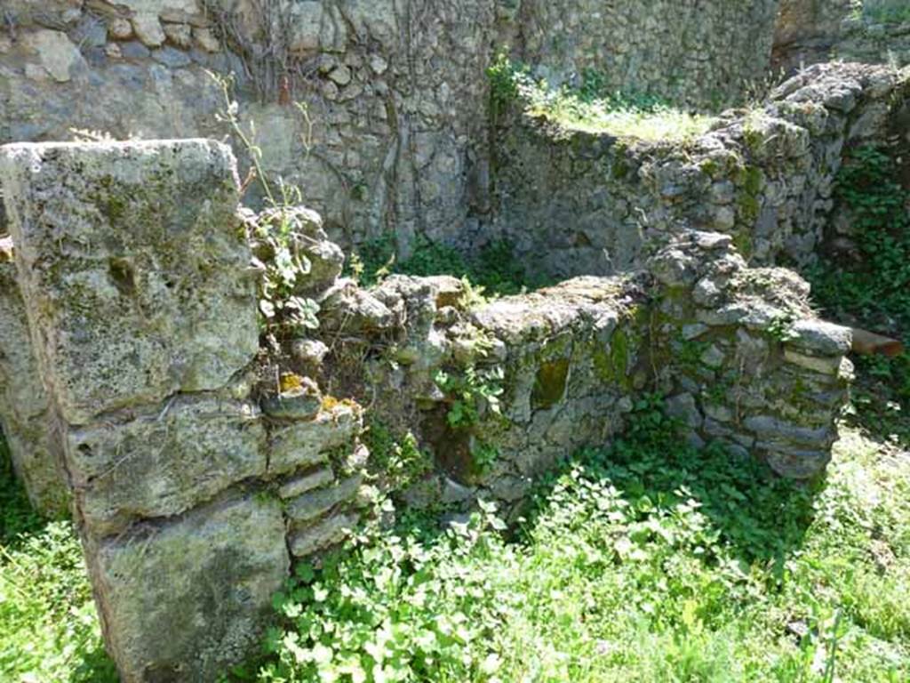 VI.16.11 Pompeii. May 2010. Looking south-west from yard towards wall with remains of window opening from cubiculum. This window used to have a marble windowsill.
