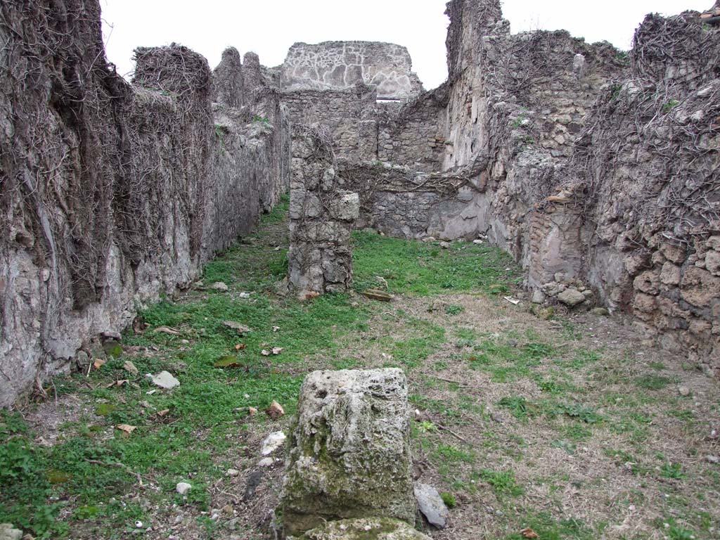 VI.16.12 Pompeii. December 2007. Looking west from counter to rear room and corridor to rear.
According to NdS, found on the 2nd October 1903 near to this counter was a human skull without its skeleton.
See Notizie degli Scavi di Antichità, 1908, (p.61)