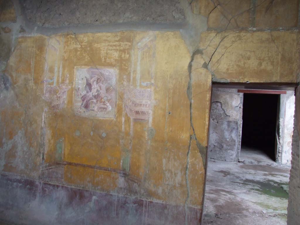 VI.16.15 Pompeii. December 2006. Doorway and north wall of room G.
According to NdS, the yellow-painted walls each had three panels, with a frieze that was also yellow. The lower dado was painted red.
At the top of each wall was a cornice of painted stucco. In the middle of each central panel was a painting.