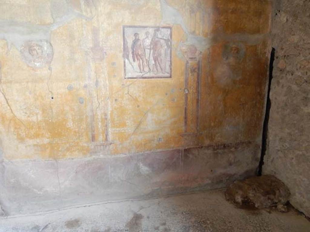 VI.16.15 Pompeii. May 2015. Room G, looking towards structure on floor in south-east corner. Photo courtesy of Buzz Ferebee.