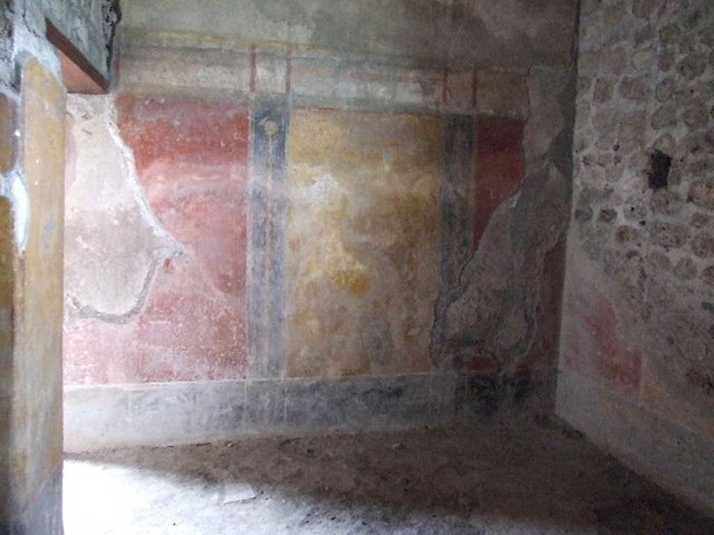 VI.16.15 Pompeii. December 2006. North wall of room H, with east wall on the right. Each wall was divided into three major panels, painted yellow in the centre with red at the sides.
The high frieze had a white background, and the lower dado was painted black. The eastern wall was entirely destroyed. See Notizie degli Scavi, 1908, (p.82)