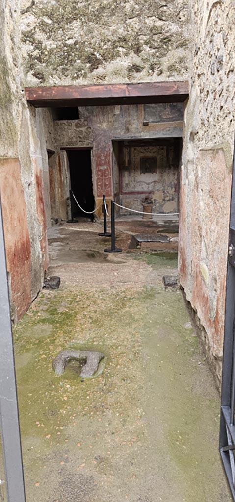VI.16.15 Pompeii. December 2023.
Looking west towards flooring of entrance corridor/fauces.
Photo courtesy of Miriam Colomer.