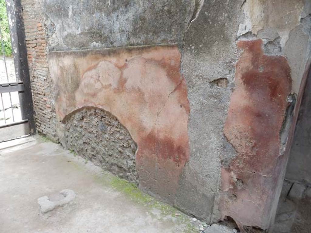 VI.16.15 Pompeii. May 2015. Entrance fauces A, looking east along south side towards entrance doorway. Photo courtesy of Buzz Ferebee.