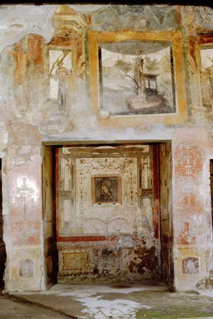 VI.16.15 Pompeii. 1961. Looking towards west wall of atrium B. Photo by Stanley A. Jashemski.
Source: The Wilhelmina and Stanley A. Jashemski archive in the University of Maryland Library, Special Collections (See collection page) and made available under the Creative Commons Attribution-Non Commercial License v.4. See Licence and use details.
J61f0428