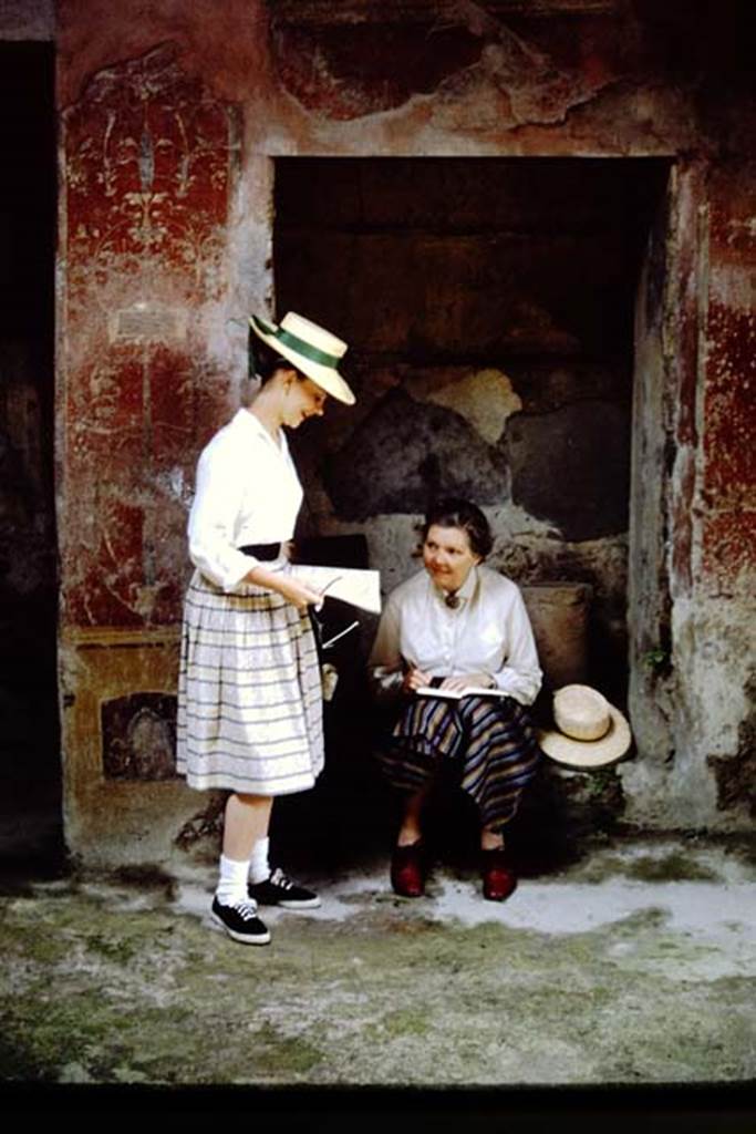 VI.16.15 Pompeii. 1961. Wilhelmina and student in the doorway to room E, in the atrium.
Photo by Stanley A. Jashemski.
Source: The Wilhelmina and Stanley A. Jashemski archive in the University of Maryland Library, Special Collections (See collection page) and made available under the Creative Commons Attribution-Non Commercial License v.4. See Licence and use details.
J61f0425