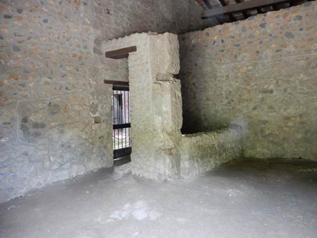 VI.16.17 Pompeii. May 2015. Looking south from entrance. Photo courtesy of Buzz Ferebee.
