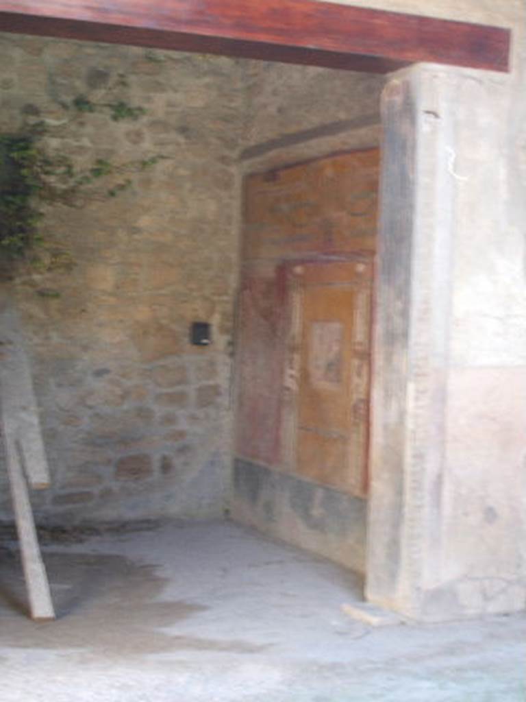 VI.16.17 Pompeii. May 2005. Looking south from doorway in storeroom, across atrium of VI.16.15.