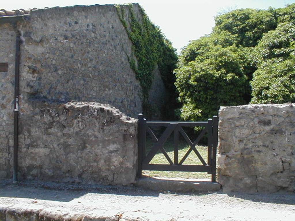 VI.16.18 Pompeii. May 2005. Entrance.