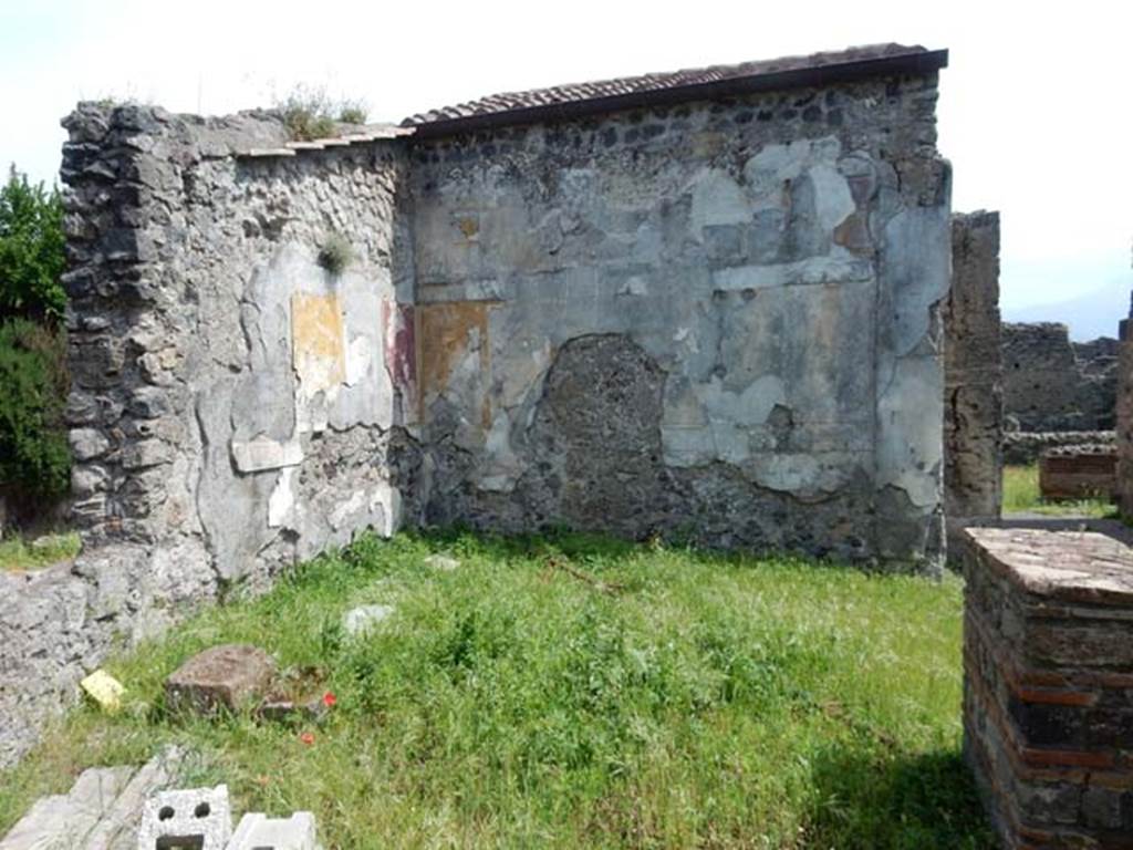 VI.16.19 Pompeii. May 2015. Looking from doorway across room I, towards south wall of room J, of VI.16.26/27, and south-east corner. Photo courtesy of Buzz Ferebee.