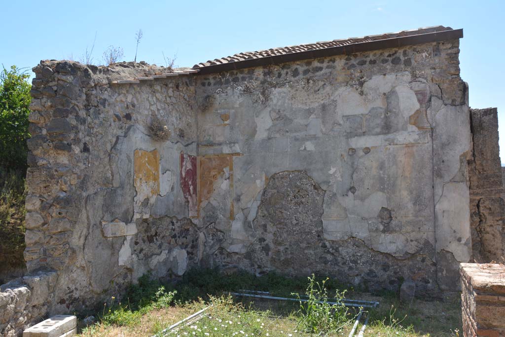VI.16.19 Pompeii. July 2017. Room J, looking south in south-east corner.
Foto Annette Haug, ERC Grant 681269 DÉCOR.