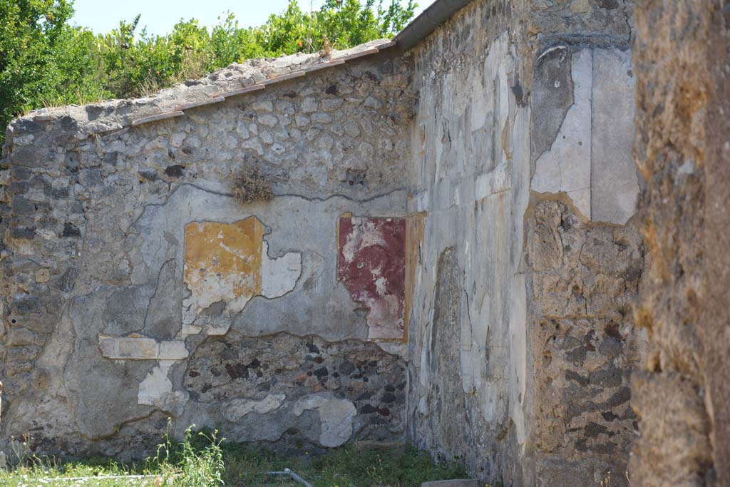 VI.16.19 Pompeii. July 2017. Room J, looking towards south-east corner.
Foto Annette Haug, ERC Grant 681269 DÉCOR.