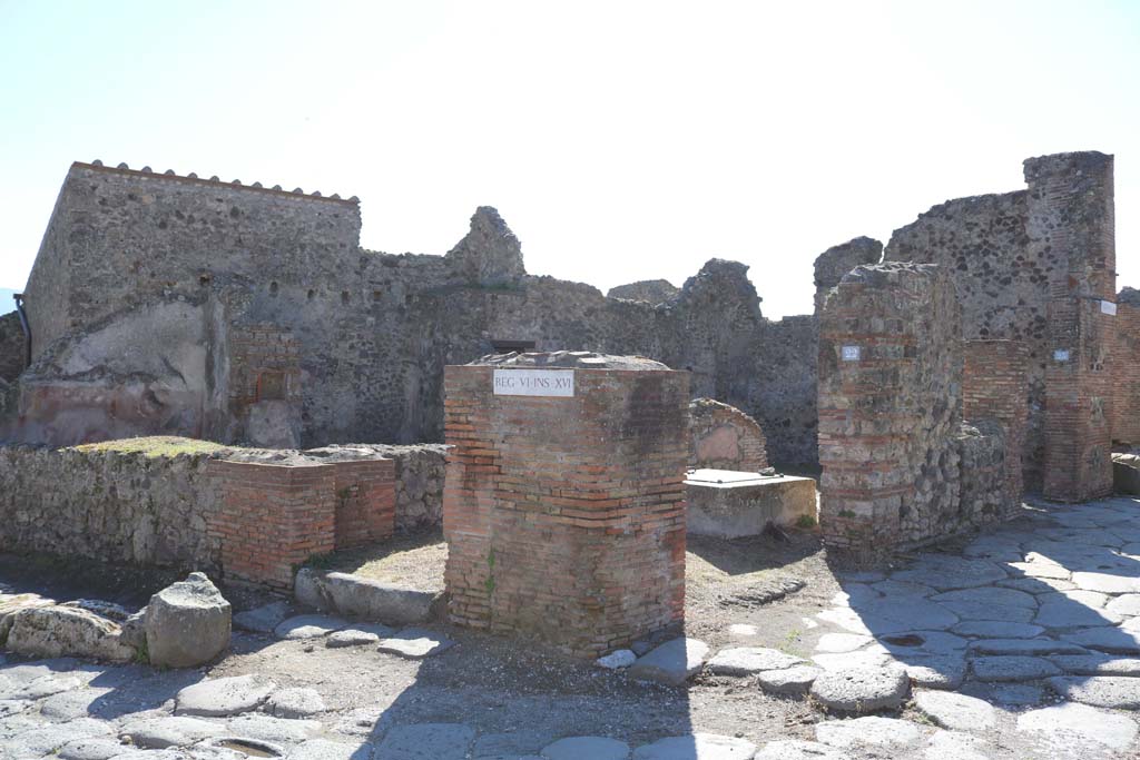 VI.16.21 Pompeii. December 2018. Looking south-west to entrance doorway, on left. Photo courtesy of Aude Durand.