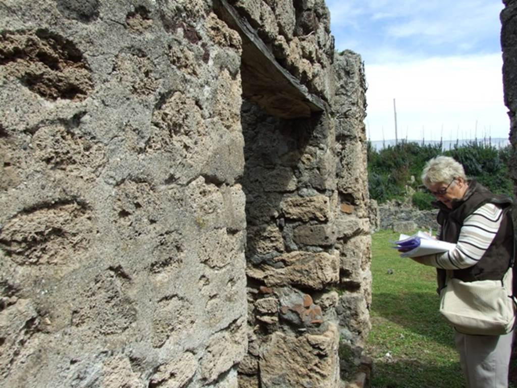VI.16.27 Pompeii. March 2009. Looking east along corridor leading to peristyle. North wall, with doorways to rooms U and stairs (V’) to upper floor.