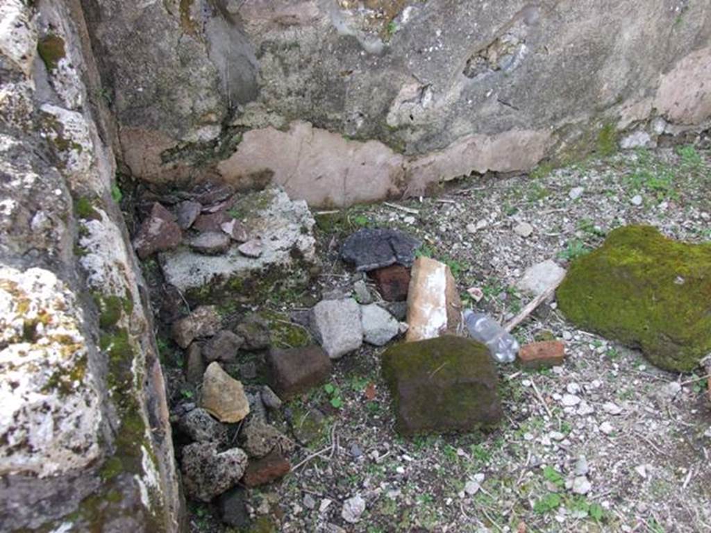 VI.16.28 Pompeii. March 2009. Room B, South west corner.